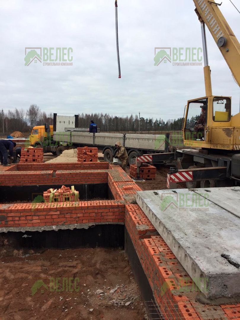 Строительство цоколя и перекрытия